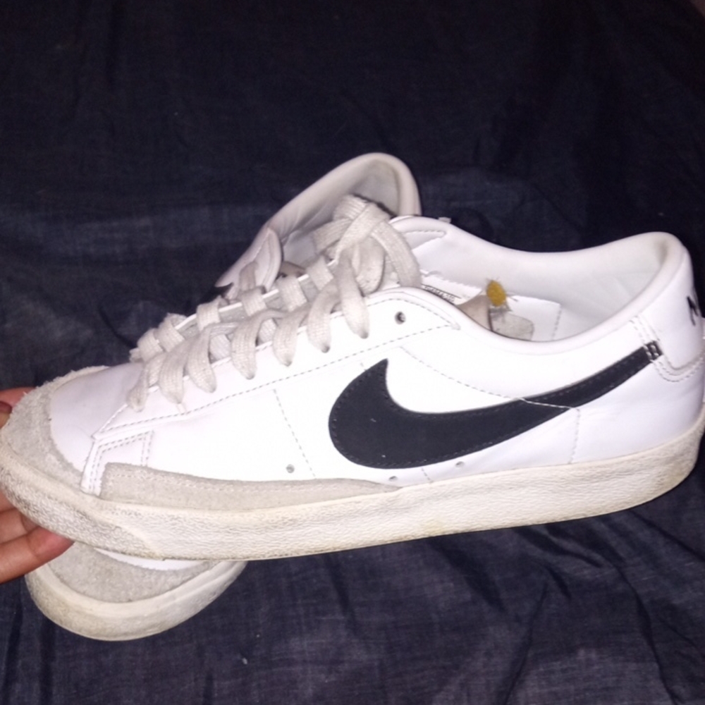 Nike Men's Classic White and Black Sneakers